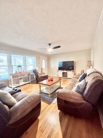 2021 Riverbend Rd, Hopkinsville, KY 42240