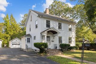 11 Robertson Rd, Framingham, MA 01702