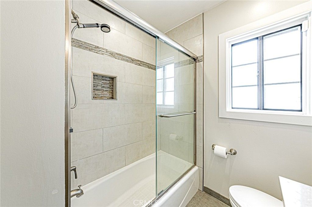 Image 18 of property listing at 1428 N Frederic Street, Burbank, CA 91505