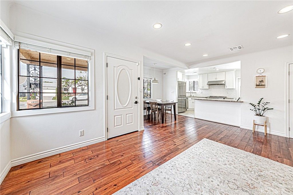 Image 3 of property listing at 1428 N Frederic Street, Burbank, CA 91505