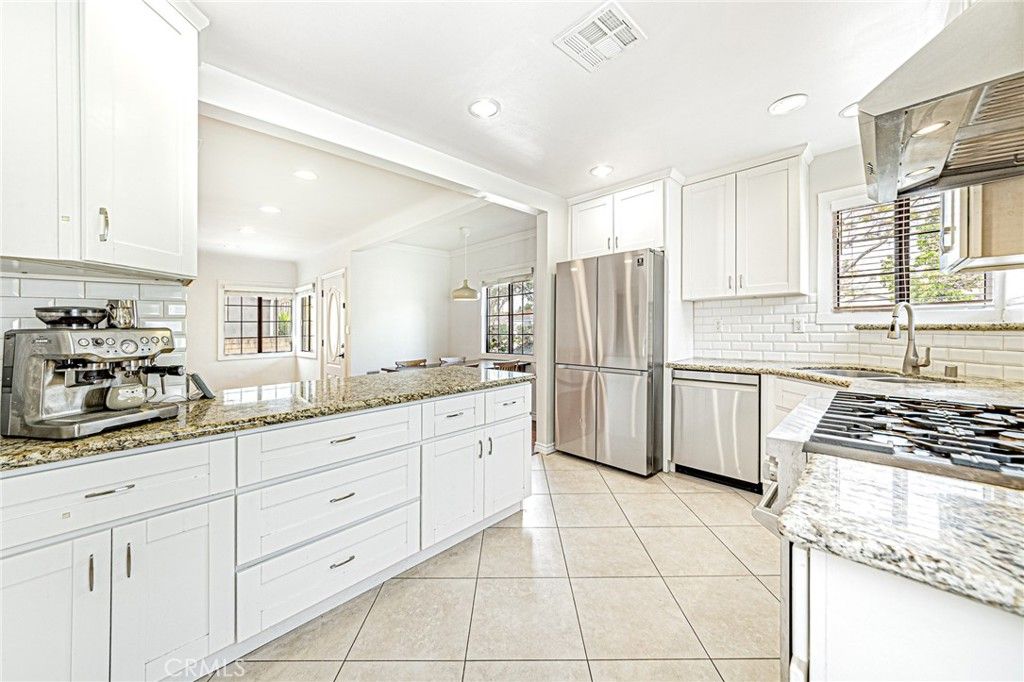 Image 8 of property listing at 1428 N Frederic Street, Burbank, CA 91505