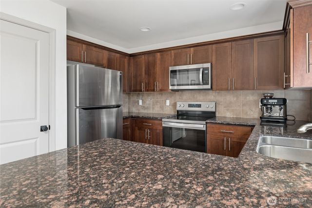 1077 NW Longview Drive, Oak Harbor, WA 98277