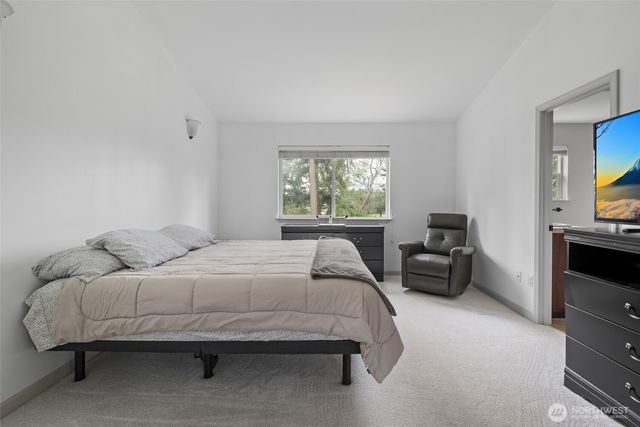 1077 NW Longview Drive, Oak Harbor, WA 98277
