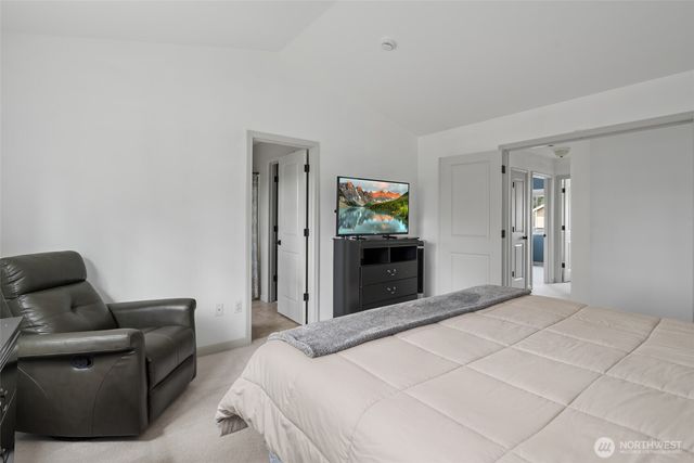 1077 NW Longview Drive, Oak Harbor, WA 98277