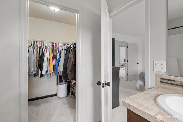 1077 NW Longview Drive, Oak Harbor, WA 98277