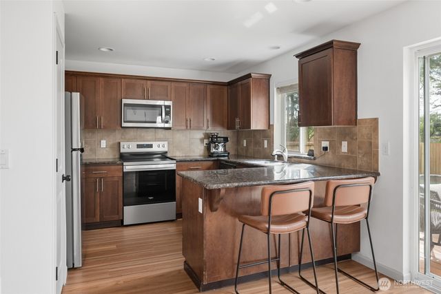 1077 NW Longview Drive, Oak Harbor, WA 98277