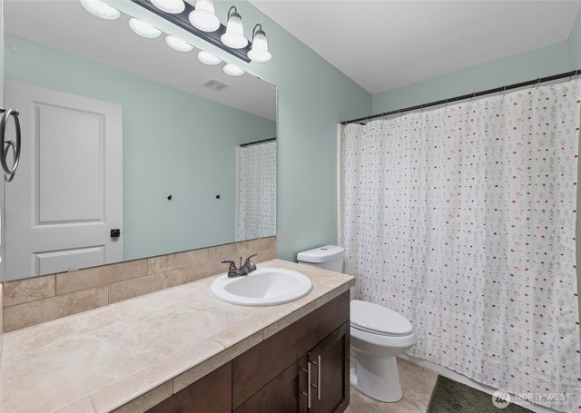 1077 NW Longview Drive, Oak Harbor, WA 98277