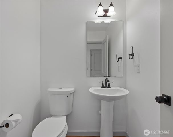 1077 NW Longview Drive, Oak Harbor, WA 98277