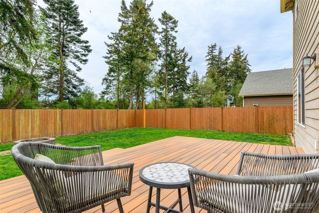 1077 NW Longview Drive, Oak Harbor, WA 98277