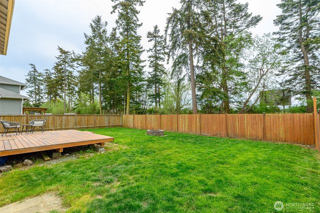 1077 NW Longview Drive, Oak Harbor, WA 98277