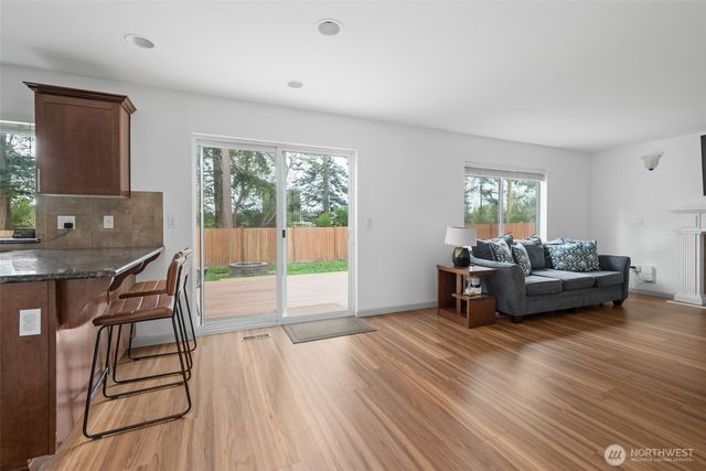 1077 NW Longview Drive, Oak Harbor, WA 98277