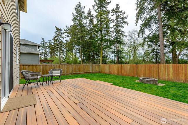 1077 NW Longview Drive, Oak Harbor, WA 98277