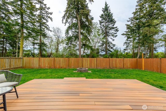 1077 NW Longview Drive, Oak Harbor, WA 98277