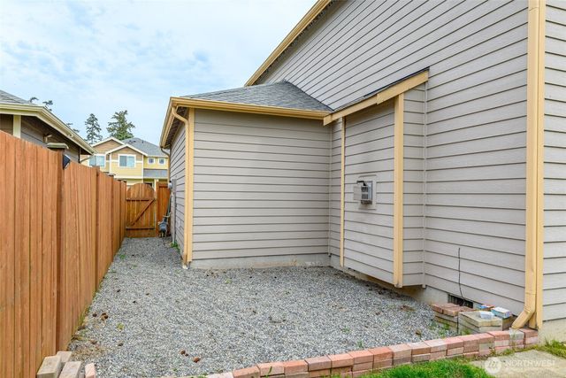 1077 NW Longview Drive, Oak Harbor, WA 98277