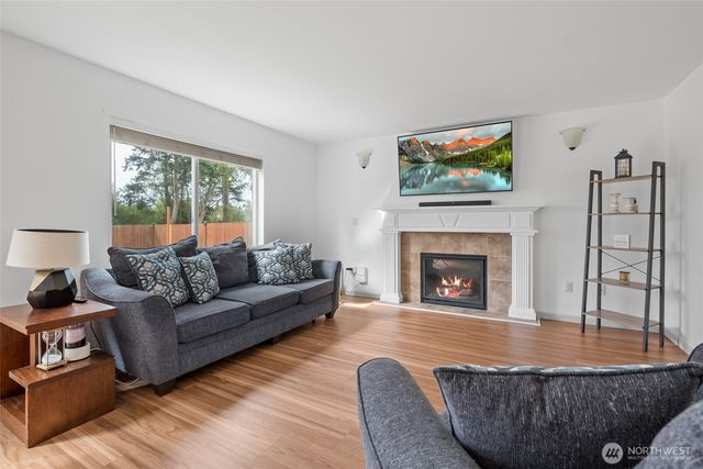 1077 NW Longview Drive, Oak Harbor, WA 98277
