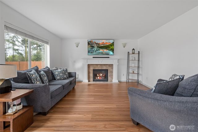 1077 NW Longview Drive, Oak Harbor, WA 98277