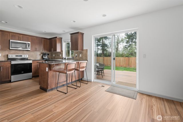 1077 NW Longview Drive, Oak Harbor, WA 98277