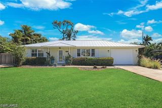 20621 Pine Tree LN, Estero, FL 33928