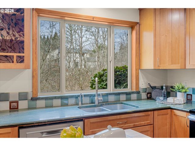 17580 Nw WOODMERE Ct, Beaverton, OR 97006