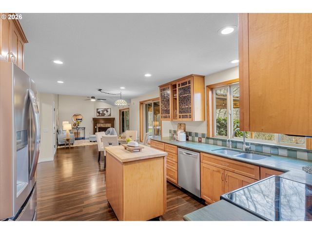 17580 Nw WOODMERE Ct, Beaverton, OR 97006