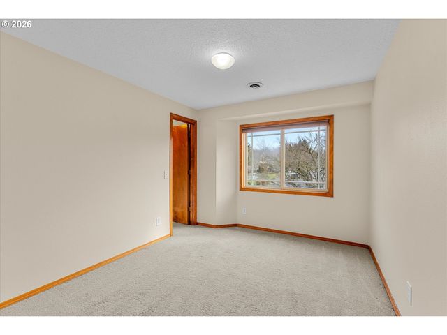 17580 Nw WOODMERE Ct, Beaverton, OR 97006