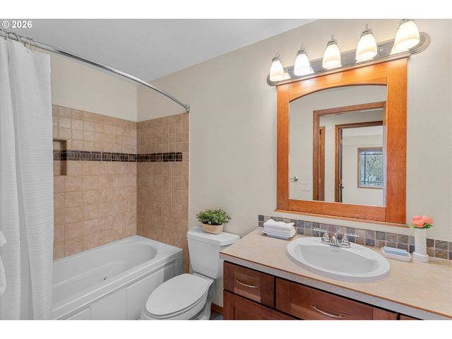 17580 Nw WOODMERE Ct, Beaverton, OR 97006