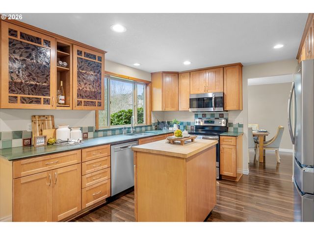 17580 Nw WOODMERE Ct, Beaverton, OR 97006