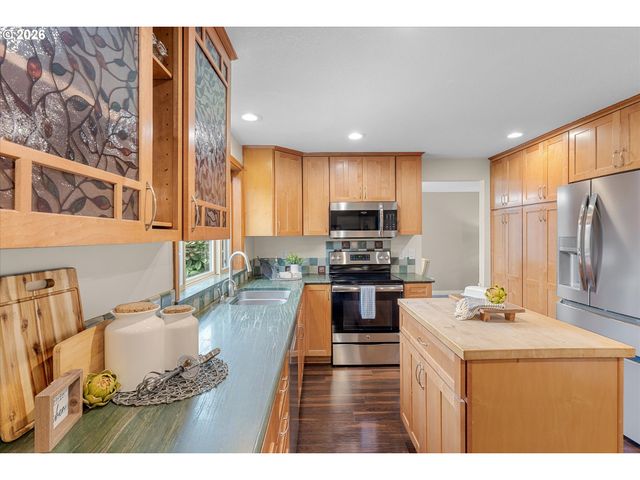 17580 Nw WOODMERE Ct, Beaverton, OR 97006