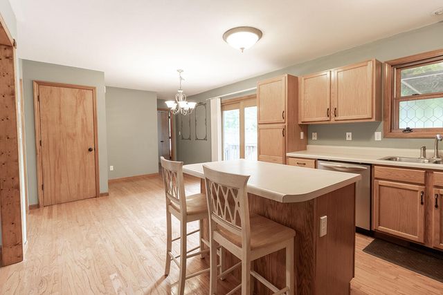 1302 LOOK OUT CT, Columbia, MO 65202