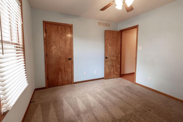 1302 LOOK OUT CT, Columbia, MO 65202