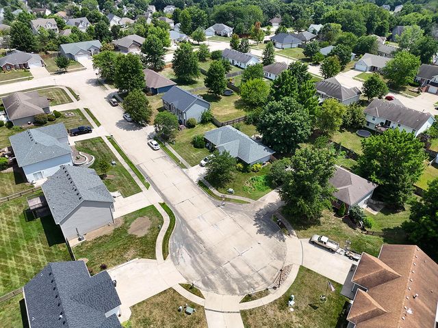 1302 LOOK OUT CT, Columbia, MO 65202