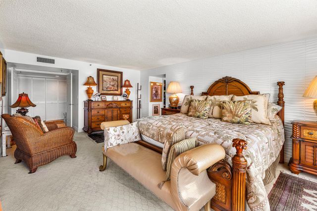 374 Golfview Road 205, North Palm Beach, FL 33408