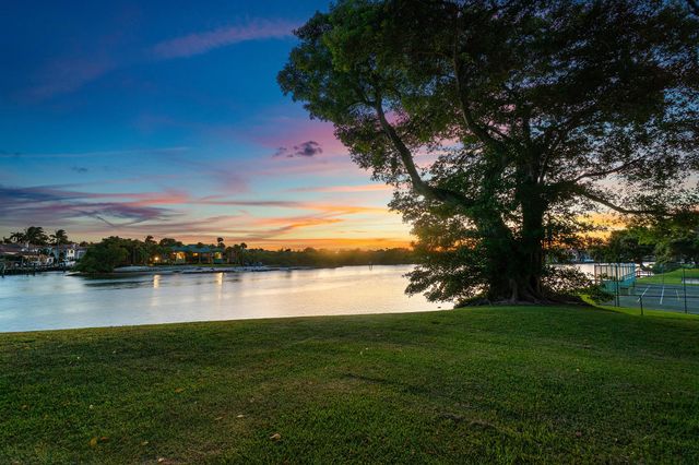 374 Golfview Road 205, North Palm Beach, FL 33408