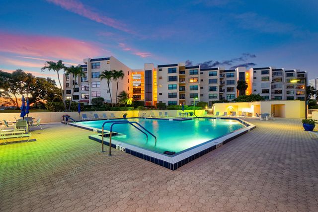 374 Golfview Road 205, North Palm Beach, FL 33408