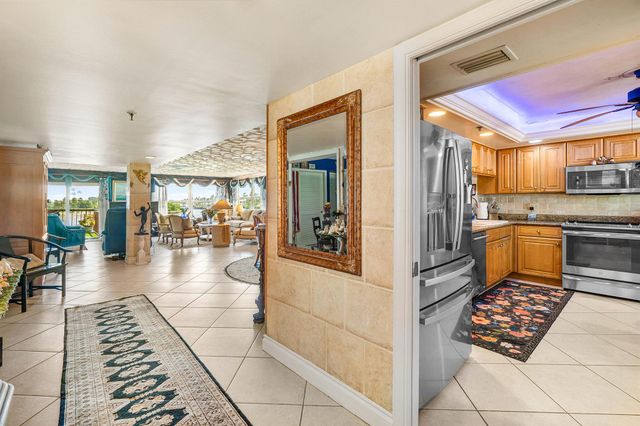 374 Golfview Road 205, North Palm Beach, FL 33408