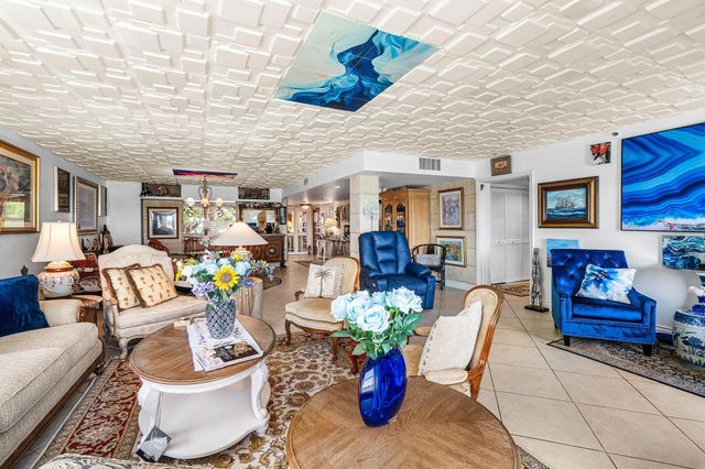 374 Golfview Road 205, North Palm Beach, FL 33408