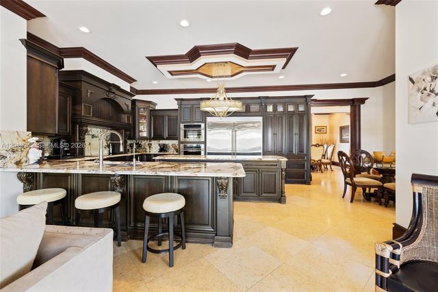 9861 NW 135th St, Hialeah Gardens, FL 33018