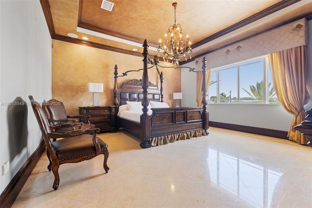 9861 NW 135th St, Hialeah Gardens, FL 33018