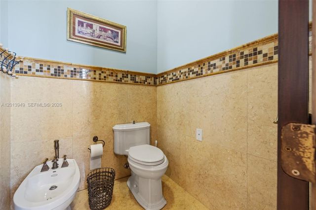 9861 NW 135th St, Hialeah Gardens, FL 33018