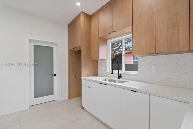 1305 Dunad Ave, Opa-locka, FL 33054