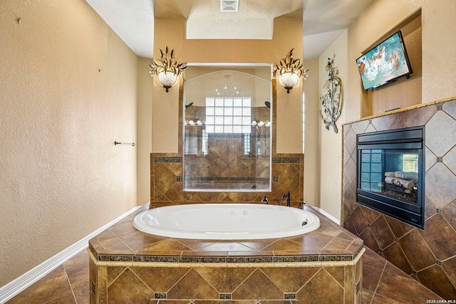 21411 Liguria Dr, Garden Ridge, TX 78266