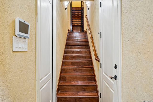 21411 Liguria Dr, Garden Ridge, TX 78266