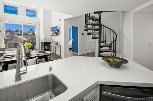 680 Camino De La Reina 2406, San Diego, CA 92108