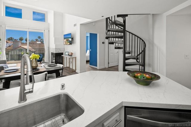 680 Camino De La Reina 2406, San Diego, CA 92108