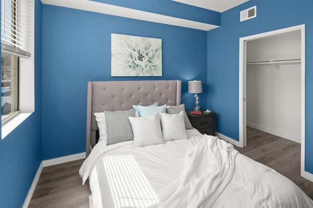 680 Camino De La Reina 2406, San Diego, CA 92108