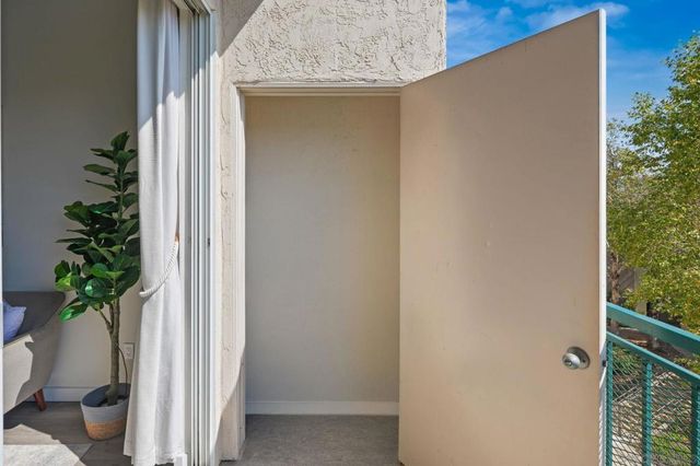 680 Camino De La Reina 2406, San Diego, CA 92108