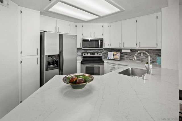 680 Camino De La Reina 2406, San Diego, CA 92108