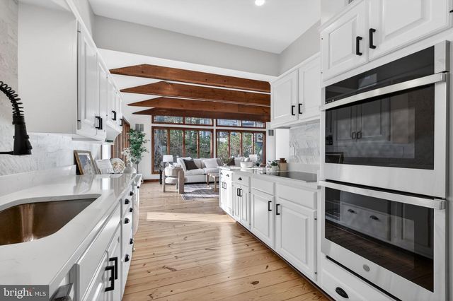 6813 WINTERBERRY LN, Bethesda, MD 20817