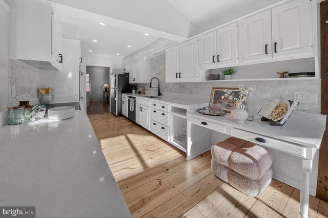 6813 WINTERBERRY LN, Bethesda, MD 20817