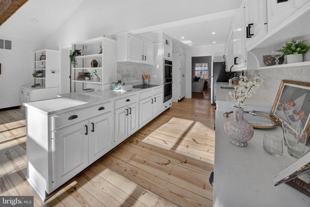 6813 WINTERBERRY LN, Bethesda, MD 20817